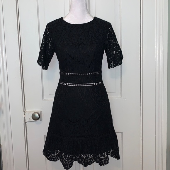 Dresses & Skirts - LULU’S BLACK LACE DRESS WITH OPEN BACK
